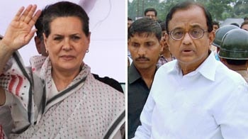 Video : Sonia calls emergency meet on Ramdev