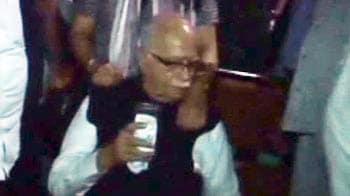 Video : Advani's all-night dharna at Raj Ghat as BJP launches stir