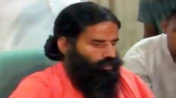 पतंजलि में रामदेव का अनशन जारी