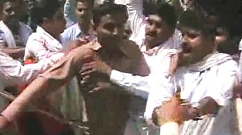 भिड़ गए कांग्रेस-भाजपा कार्यकर्ता