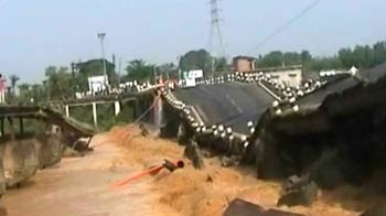 Video : Bridge collapses in Jharkhand, traffic hit