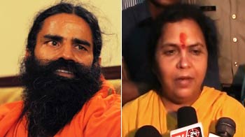 Uma Bharti meets Baba Ramdev in hospital