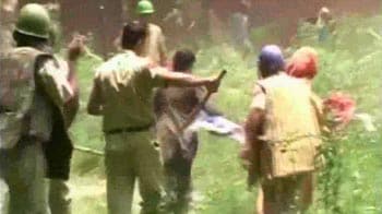 Video : Police lathicharge Dalit protesters in Hisar