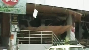 Video : Suicide bomber strikes outside a bank in Islamabad