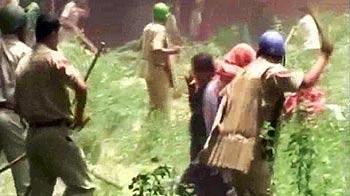 दलितों पर हुआ लाठीचार्ज दलितों पर हुआ लाठीचार्ज