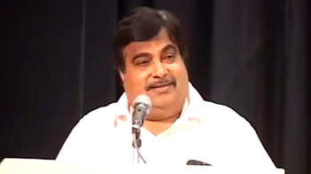 Sonia fighting corruption is like Pak fighting terror: Gadkari