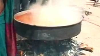 Video : For Telangana activists cooking, not fast, is the way forward