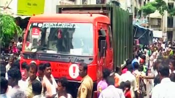 बीएमसी के डम्पर ने दो को कुचला