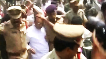 Andhra Pradesh minister's car attacked in Telangana