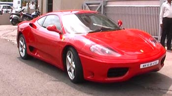 सूरत में दौड़ रही सचिन की फेरारी