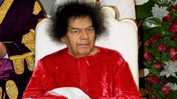 साईं ट्रस्ट के दो सदस्यों को नोटिस