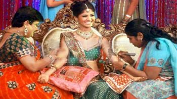 रतन की मेहंदी की तैयारी में जुटे सितारे