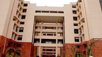 मजिस्ट्रेट को परेशान करने की कोशिश