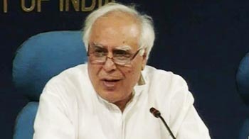 'Telecom rules not bent to save Anil Ambani crores'