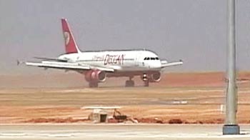 फ्लाइट में देर होने पर देना होगा खाना