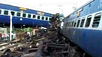 कालका मेल पटरी से उतरी