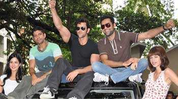 Video : ZNMD cast has all the fun!