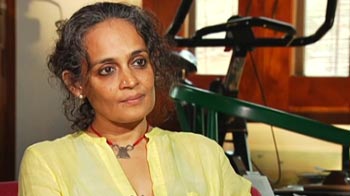 लोक और तंत्र के बीच