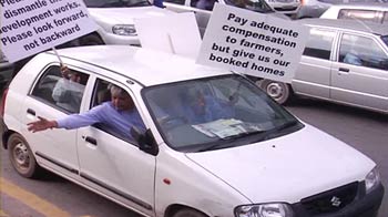 Noida flat owners protest against Supreme Court order