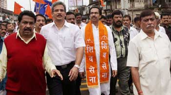 Video : Uddhav, Raj Thackeray march for same cause in Mumbai