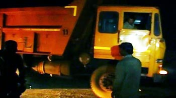 Bellary: Reddys flout Supreme Court mining order Bellary: Reddys flout Supreme Court mining order