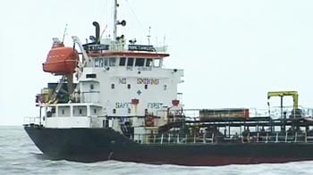 Video : Another ship, MT Pavit, runs aground in Juhu