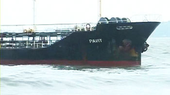 एक और जहाज मुंबई में...