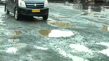Video : Mumbai's potholes: Commuters' nightmare