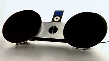 Gadget Guru featuring iPod docks to Move enabled games.