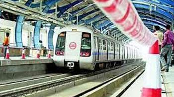 ग्रेटर नोएडा में मेट्रो पर ब्रेक