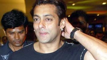 'ऊपर थोड़ा ऊपर, नीचे थोड़ा नीचे' 'ऊपर थोड़ा ऊपर, नीचे थोड़ा नीचे'