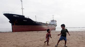 Ship reaches Mumbai undetected - who's to blame?