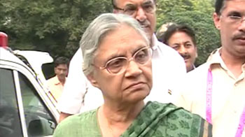 Video : BJP guns for Sheila, Congress defends her