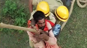 Videos : जम्मू में फंसे दो साधू