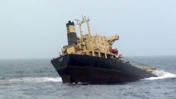 MV Rak's oil spill threatens Mumbai's coastline