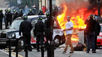 Dramatic video of London riots