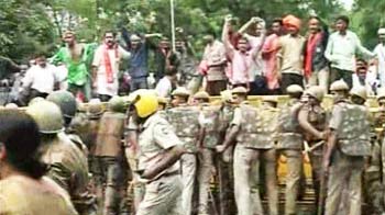 भाजपाइयों पर लाठीचार्ज भाजपाइयों पर लाठीचार्ज