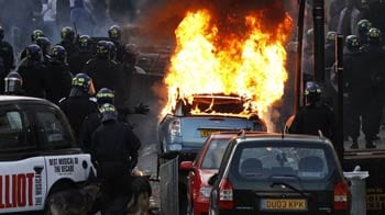 Video : UK Riots: How it all began