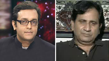 संसद से सड़क तक घिरी सरकार