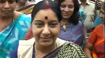 Video : Sushma ignores the Reddy brothers