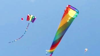 चली-चली रे पतंग....