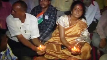 हिरासत में लिए गए अन्ना के समर्थक