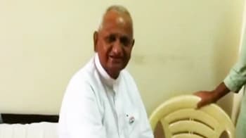 Video : Exclusive: Watch Anna Hazare minutes before his detention