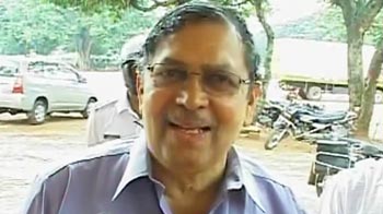 Santosh Hegde: Govt wants to crush Anna's movement Santosh Hegde: Govt wants to crush Anna's movement