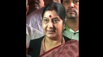 'मौलिक अधिकारों का हनन कर रही है सरकार'