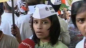 Video : Anna's young supporters: Want to clean up India