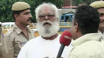 बिहार से साइकिल पर आया समर्थक