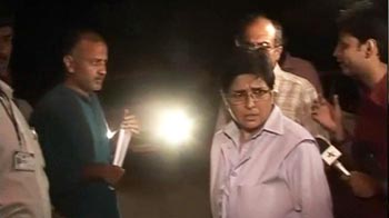 Anna aides meet Delhi Police Commissioner