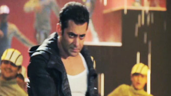 बेबो को पछाड़ दिया सल्लू ने...