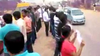 'Anna, hum tumhaare saath hai'